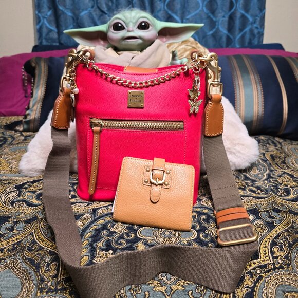 Dooney & Bourke Raleigh Small Roxy Leather shoulder Bag in Geranium & Wallet - Picture 1 of 16